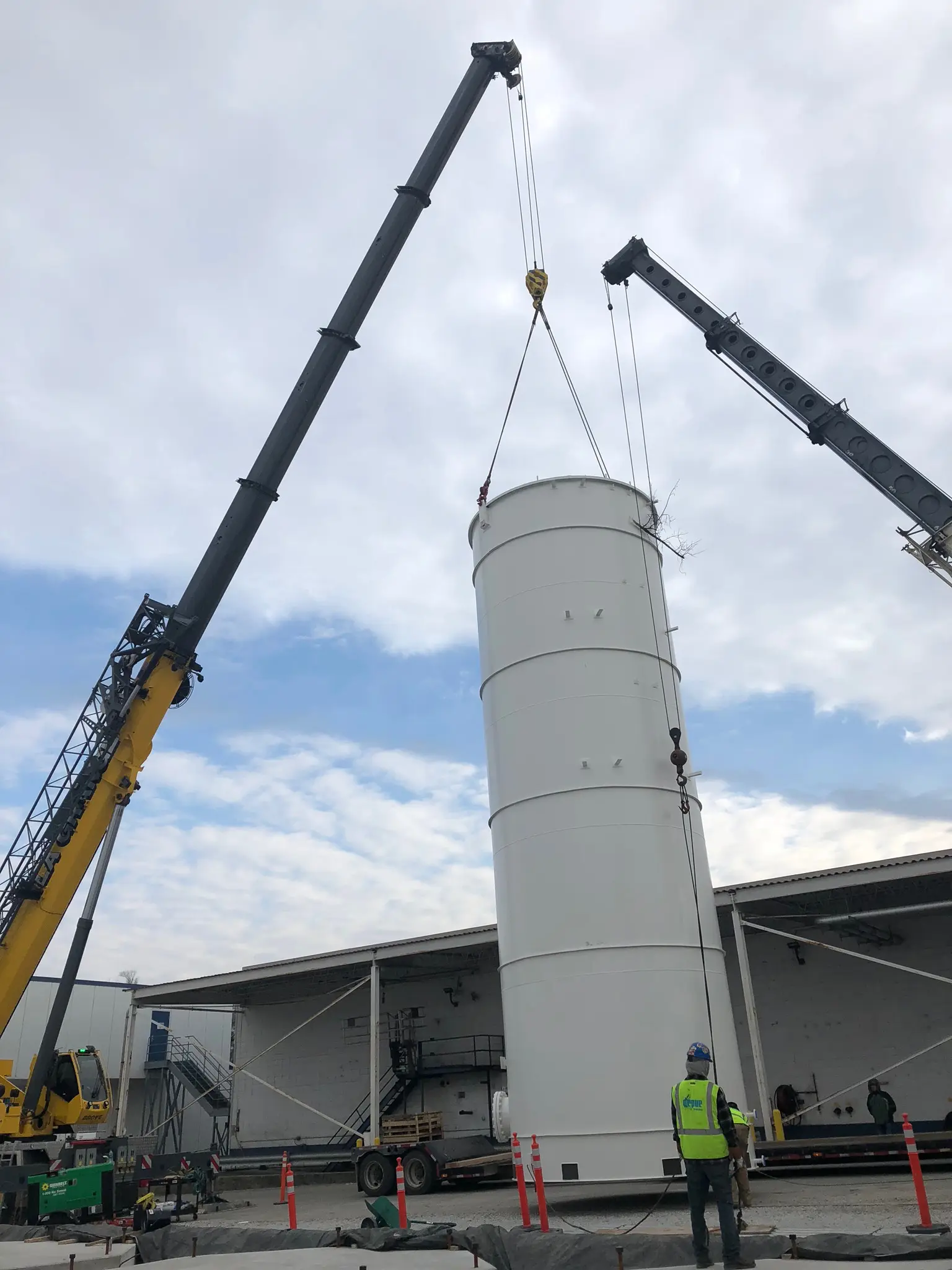 Heavy equipment rigging and setting with crane