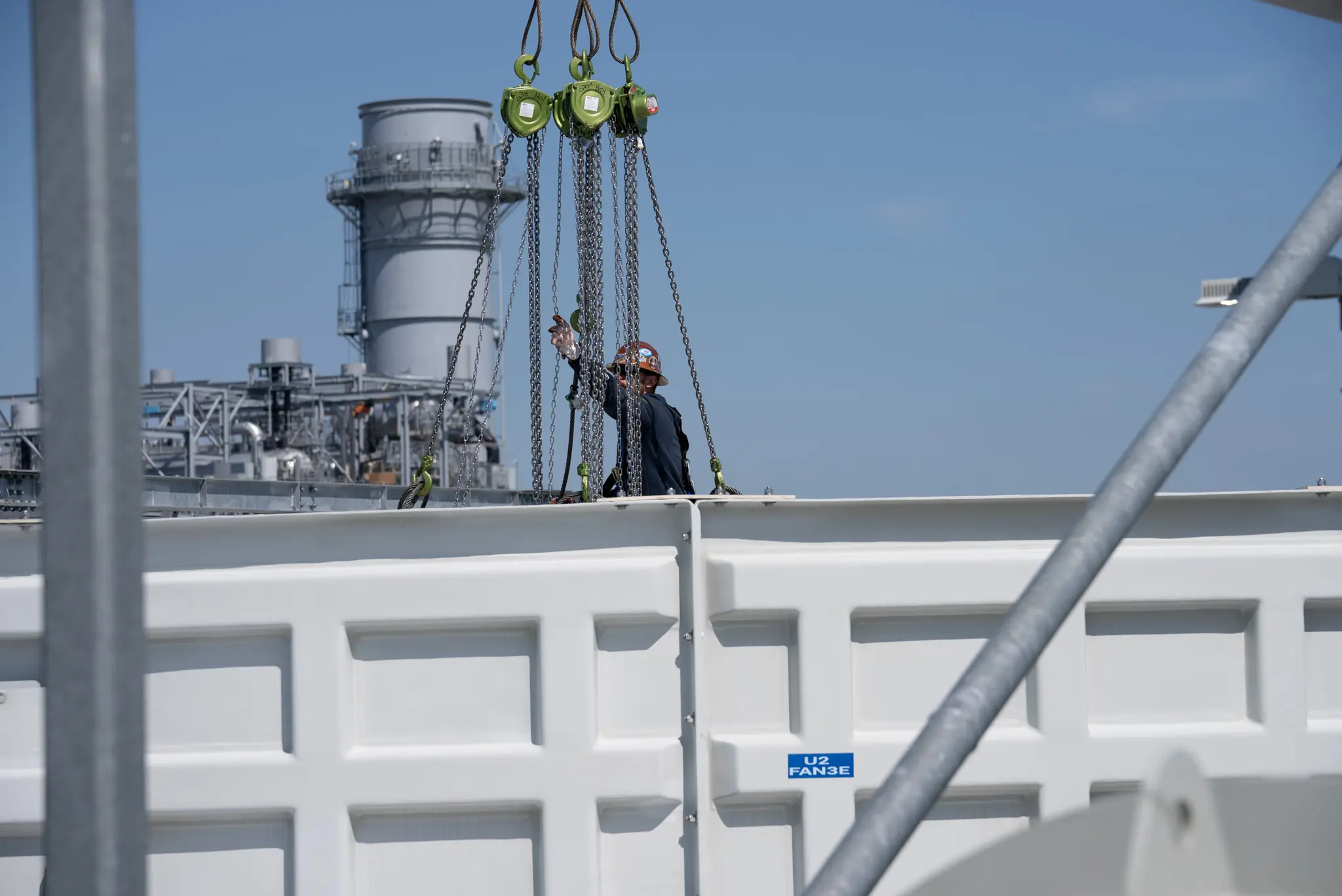 Heavy equipment rigging and setting with crane