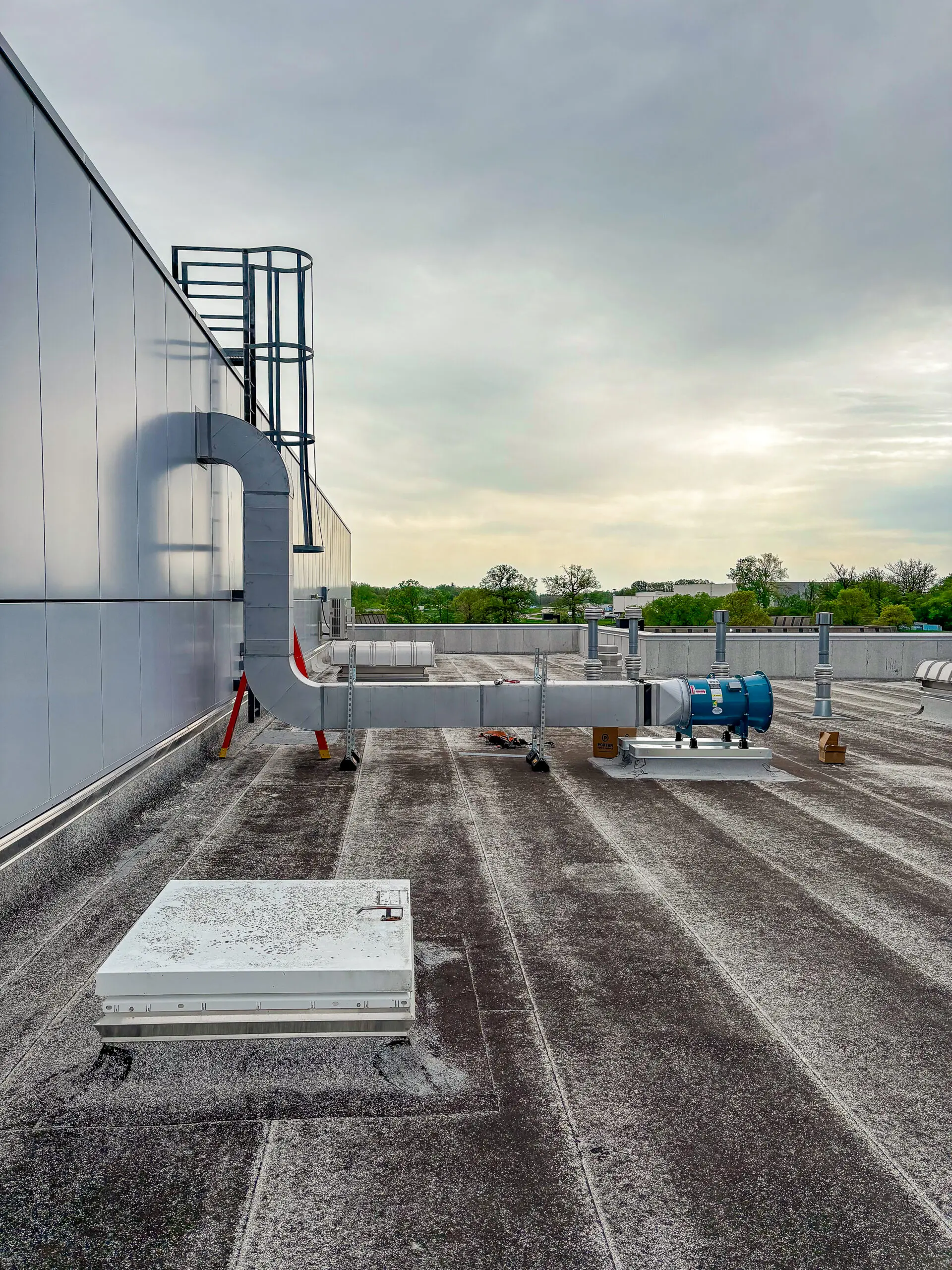 Rooftop Exhaust System Installation at a Batavia Research Laboratory